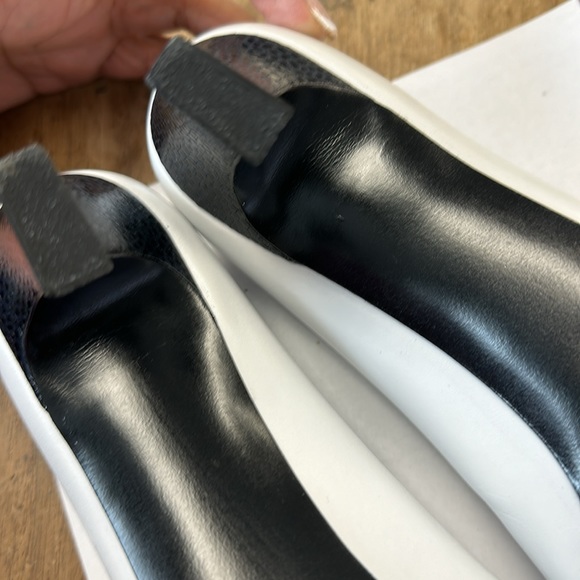 Stuart Weitzman - Picture 6 of 6